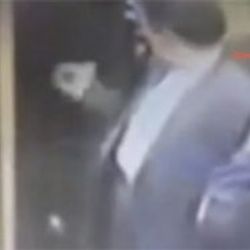 İran'da asansörde öpüşürken yakalandılar