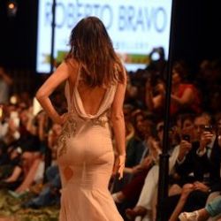 Manken Irina Shayk'ın elbisesi yırtıldı