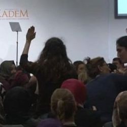 Ayşenur İslam'ın konuşmasında soru gerginliği İZLE