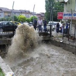 İstanbul'da yağmur sonrası sel baskınları oldu