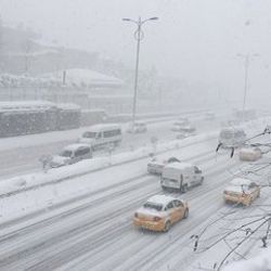 İstanbul'da kar şiddetini yeniden artırdı