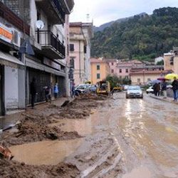 İtalya sağanak yağışla boğuşuyor