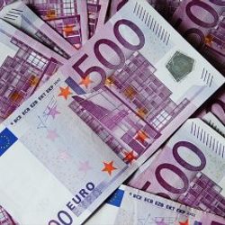 Euro 4 lirayı aştı
