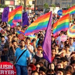 İzmir'de İkinci Onur Yürüyüşü düzenlendi
