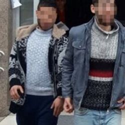 İzmir'de okulun demir kapısını çalan 2 kişi tutuklandı