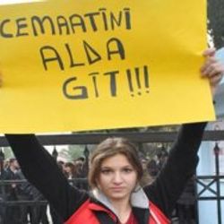 İzmir’de okullara mescit istemeyen veliler eylem yaptı