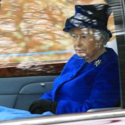 Kraliçe Elizabeth kamuoyu önüne çıktı