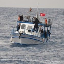 Sahil Güvenlik Komutanı'ndan kaçak göçmen operasyonu