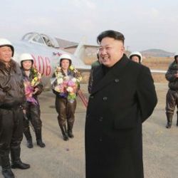 Kim Jong-un'dan kadın pilotlarla hatıra fotoğrafı