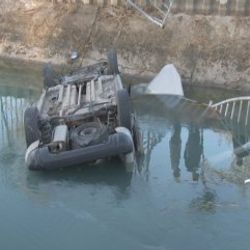 Adanalı kadın sürücü sulama kanalına düştü