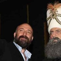 Halit Ergenç Kanuni ile selfie çekti
