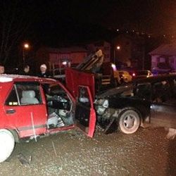 Polisin dur ihtarına uymayınca kaza yaptı: 2 yaralı