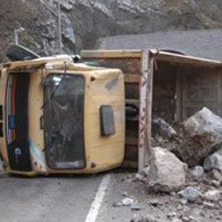 Baba ile oğul tünelde kafa kafaya çarpıştı