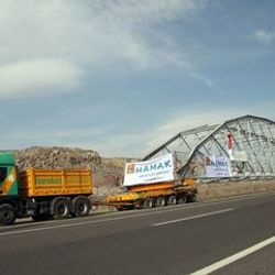 115 yıllık köprüyü tek parça olarak taşıdılar