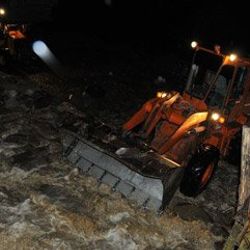 Siirt'te heyelan yolları kapadı