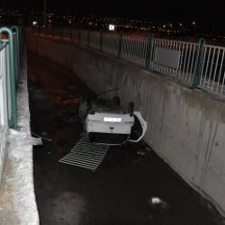 Kayseri'de otomobil kanala düştü