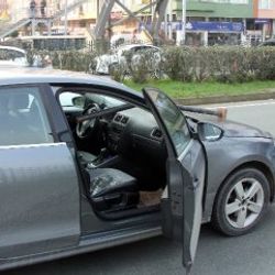 Rize'de demir çubuk aracın ön camından içeri girdi