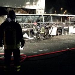 İtalya'da kaza yapan otobüs yandı: 16 çocuk öldü