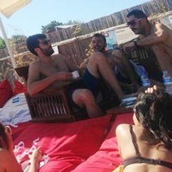 Kenan İmirzalıoğlu kızların yakın markajında
