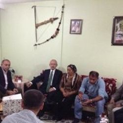 Kılıçdaroğlu Sarısülük'ün ailesini ziyaret etti