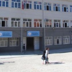 Diyarbakır'da 33 öğrenci zehirlendi