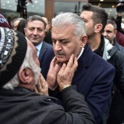Binali Yıldırım, taksi durağını ziyaret etti