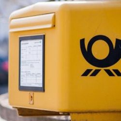 Almanya'da postacılar işsiz kalmasın diye gönderilere zam