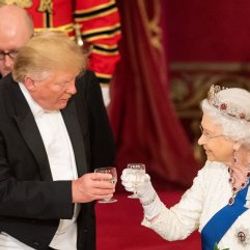 İngiltere Kraliçesi'nden Trump onuruna akşam yemeği