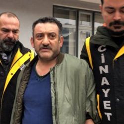 Boşanma aşamasındaki karısını öldürdü