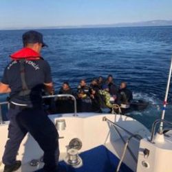 Yunan adasına kaçmaya çalışan 75 göçmen yakalandı