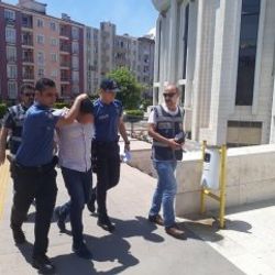Bar sahibi polislere pitbull köpeği ile engel olmak istedi
