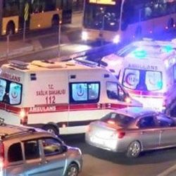 Üst geçitten düşen kişi, otomobilin altında sürüklendi