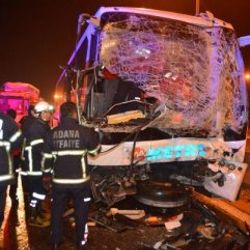 Adana’da yolcu otobüsleri kaza yaptı: 20 yaralı