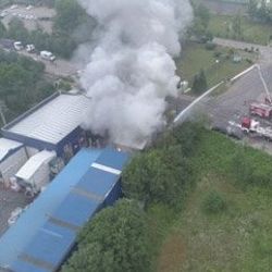 Kocaeli'de atık pil fabrikasında yangın