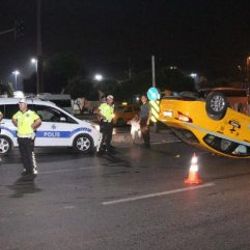 Beyoğlu'nda bir taksi takla attı