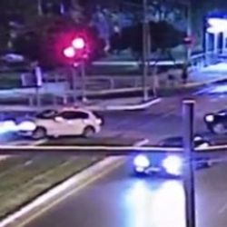 İzmir'de kırmızı ışıkta geçen trafik canavarı 3 yayaya çarptı