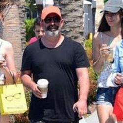 Defne Samyeli kızlarını da Bodrum'a getirtti