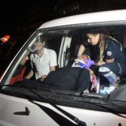 Kazada araçta sıkışan hamile kadını itfaiye kurtardı