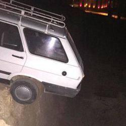 Adıyaman'da otomobil inşaat temeline düşmeden kurtarıldı