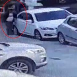 Üsküdar’da otomobillere dadanan hırsız