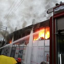 Sakarya’da iş yerine yıldırım düştü