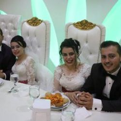 Kayseri'de ikizlerin düğünü görenleri şaşırttı