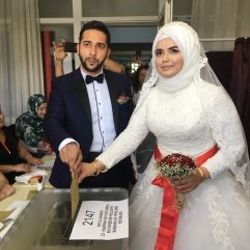 Sarıyer’de çift nikahtan önce sandığa gitti