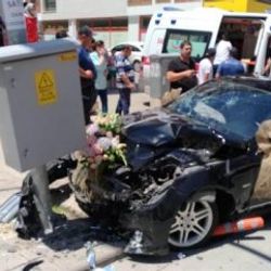 Denizli'de gelin arabası kaza yaptı