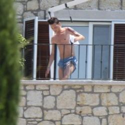 Mesut Özil 10 milyon TL'lik villasını gezdirdi