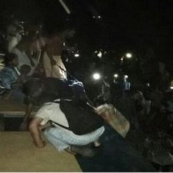 Bangladeş'te yolcu treni nehre düştü