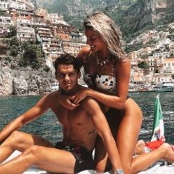 Enes Ünal, sevgilisi ile İtalya'da tatil yapıyor