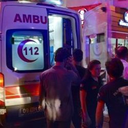 Yüzlerce turistin gözü önünde dönerciyi vurdu