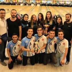 Köyde kurdukları bowling takımıyla şampiyon oldular
