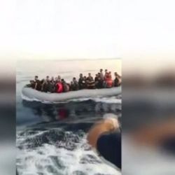 Sahil Güvenlik'in mülteci botuna müdahale ettiği anlar